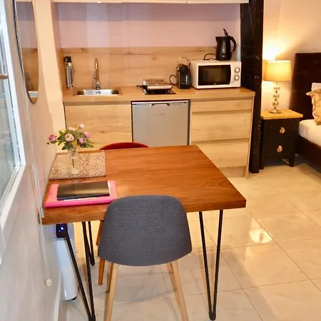 Artistic Apartment *