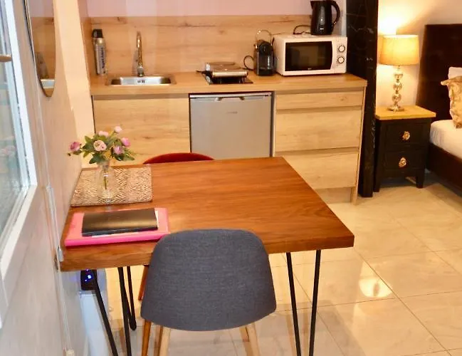 Artistic Apartment *